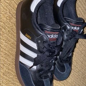 Adidas samba classic shoes
